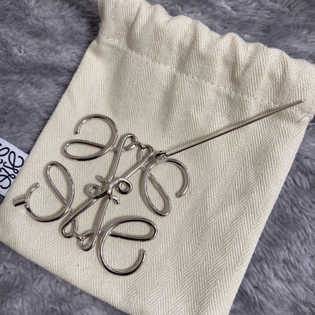 ロエベ　シルバブローチ　ワイワイ