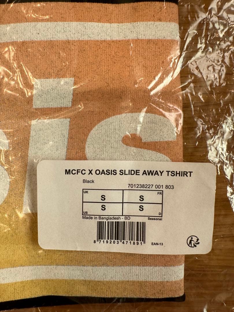 ミュージシャン ManCity x oasis Slide Away T-Shirt