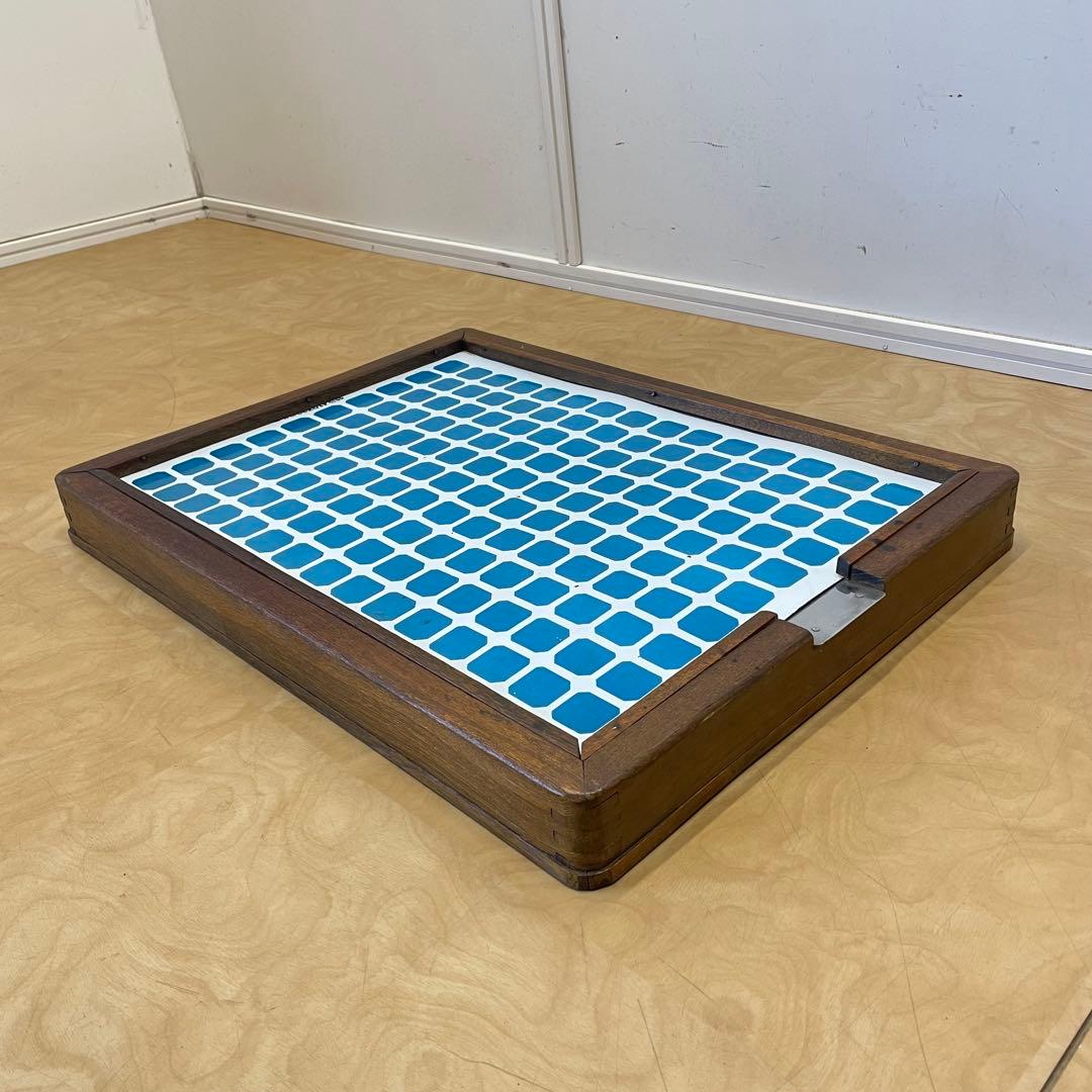 木枠ストーブ台② ビンテージ アンティーク レトロ 飾り台 花台 タイル模様