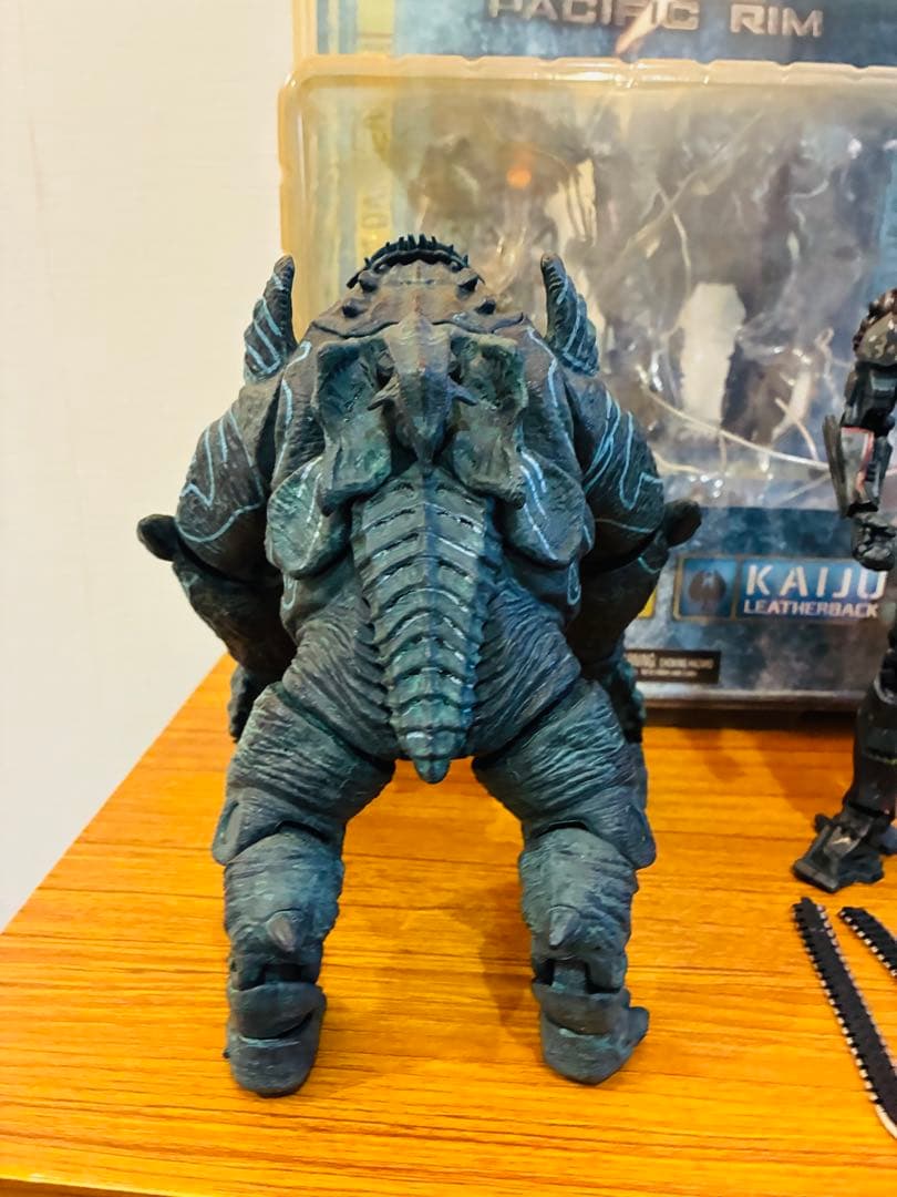 ネカ　パシフィック・リム　フィギュア　レザーバック　ジプシーデンジャー　NECA