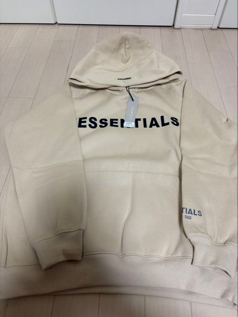 ESSENTIALS フロントロゴhoodie 新品未使用