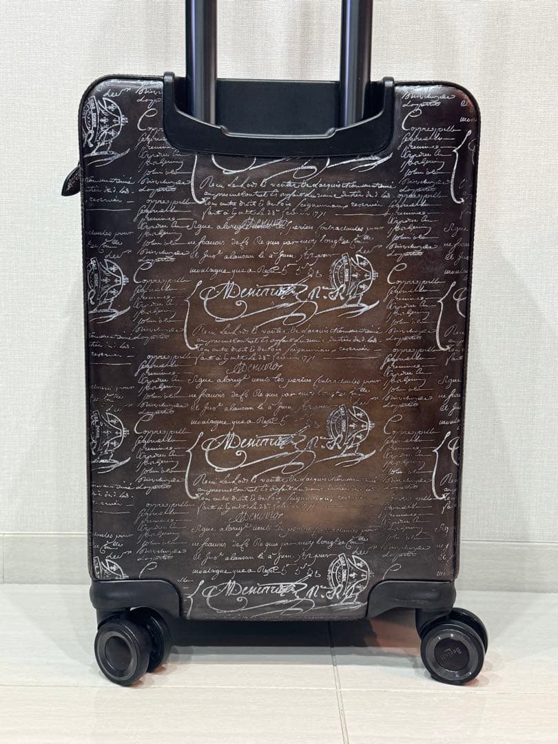 美品！ベルルッティ フルカリグラフィ 全面 シルバーパティーヌ スーツケース