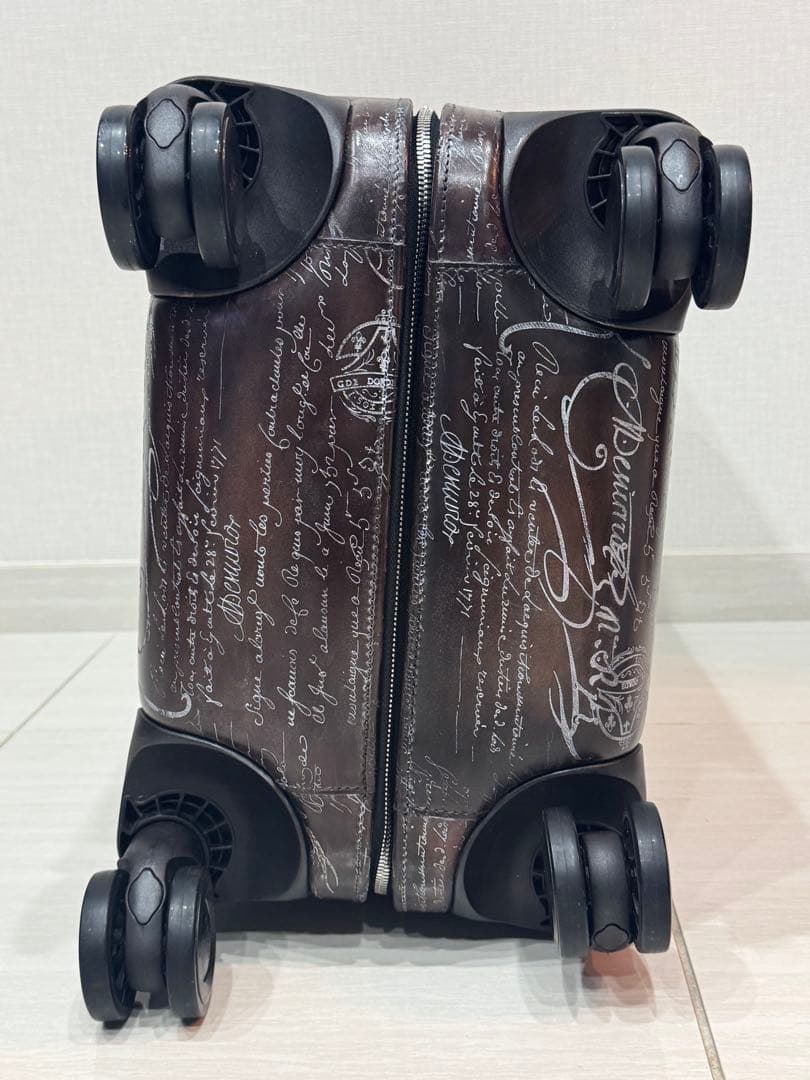 美品！ベルルッティ フルカリグラフィ 全面 シルバーパティーヌ スーツケース