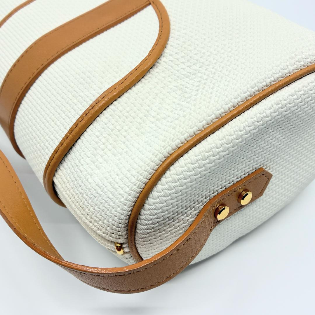 YSL イヴ・サンローラン 白 ホワイト ショルダーバッグ A1356A4