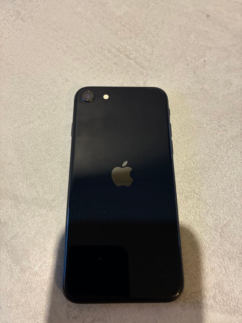 Apple iPhoneSE 3 64GB本体