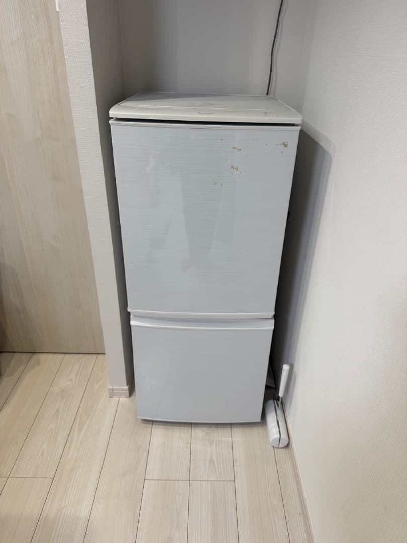 SHARP 冷蔵庫 ホワイト 2ドア　一人暮らし　送料込み　動作問題なし