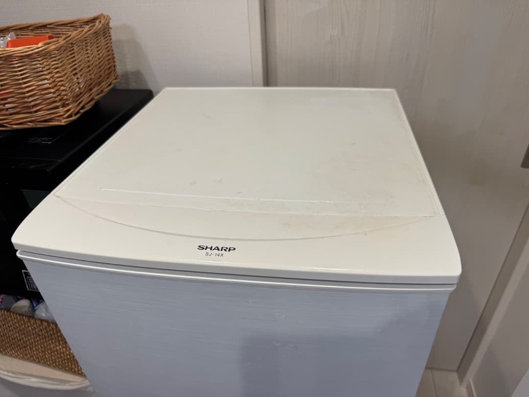 SHARP 冷蔵庫 ホワイト 2ドア　一人暮らし　送料込み　動作問題なし