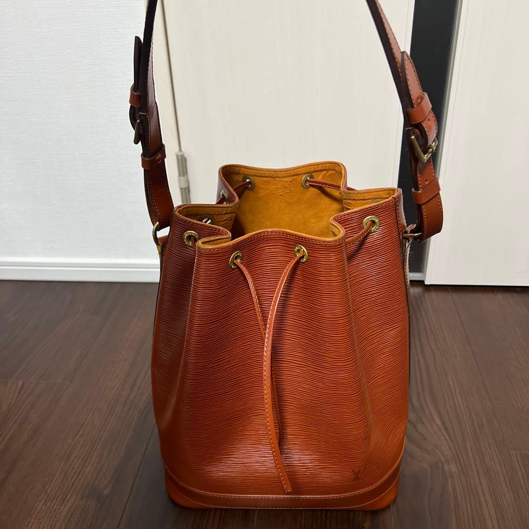 Louis Vuitton エピ　ショルダーバッグ