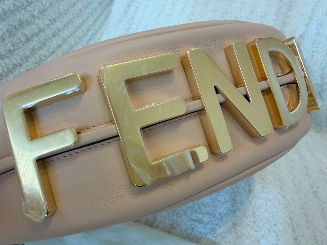FENDI フェンディグラフィー スモール レザー ワンショルダーバッグ ピンク