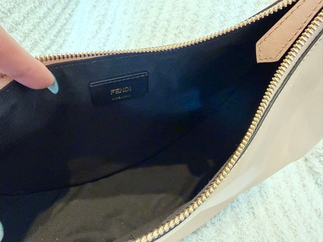 FENDI フェンディグラフィー スモール レザー ワンショルダーバッグ ピンク