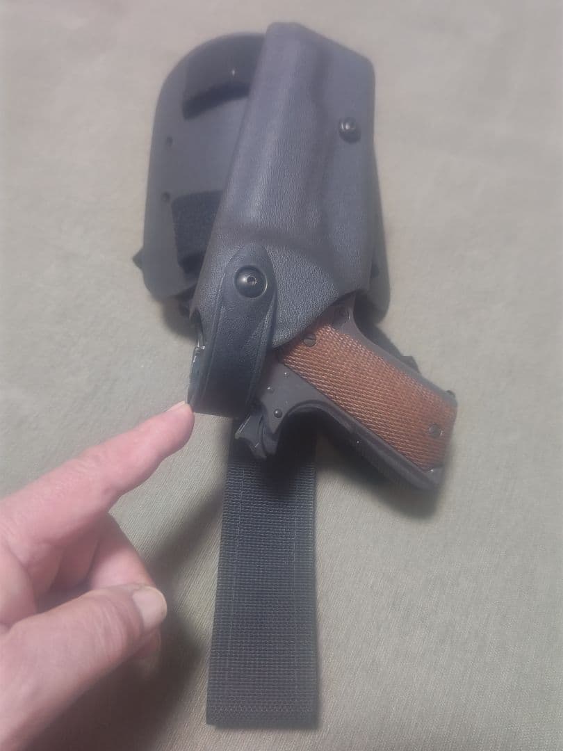 プラスチック製右手用ホルスター