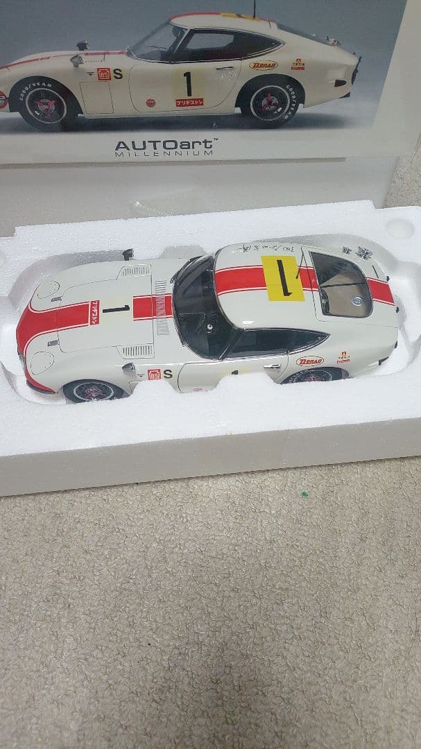 TOYOTA 2000 GT 1/18 AUTOTRART サイン入り