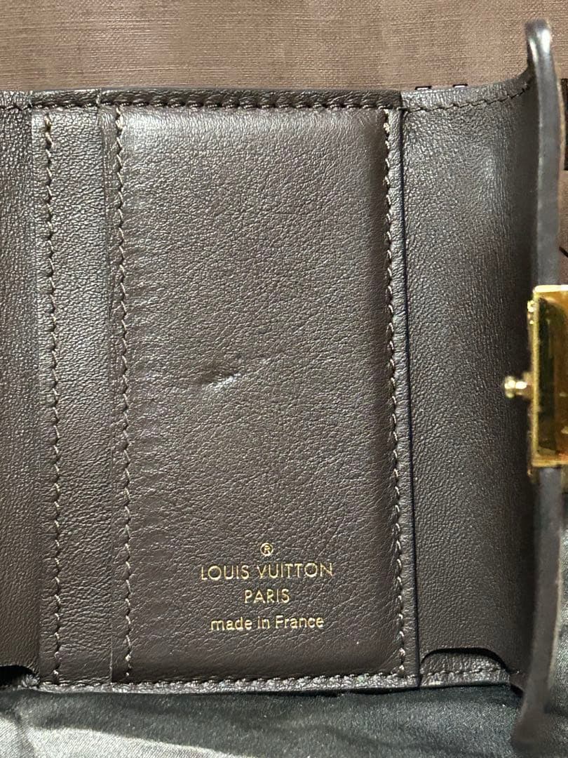 檸*☆様 ルイヴィトン ポルトフォイユ カプシーヌ 三つ折り財布