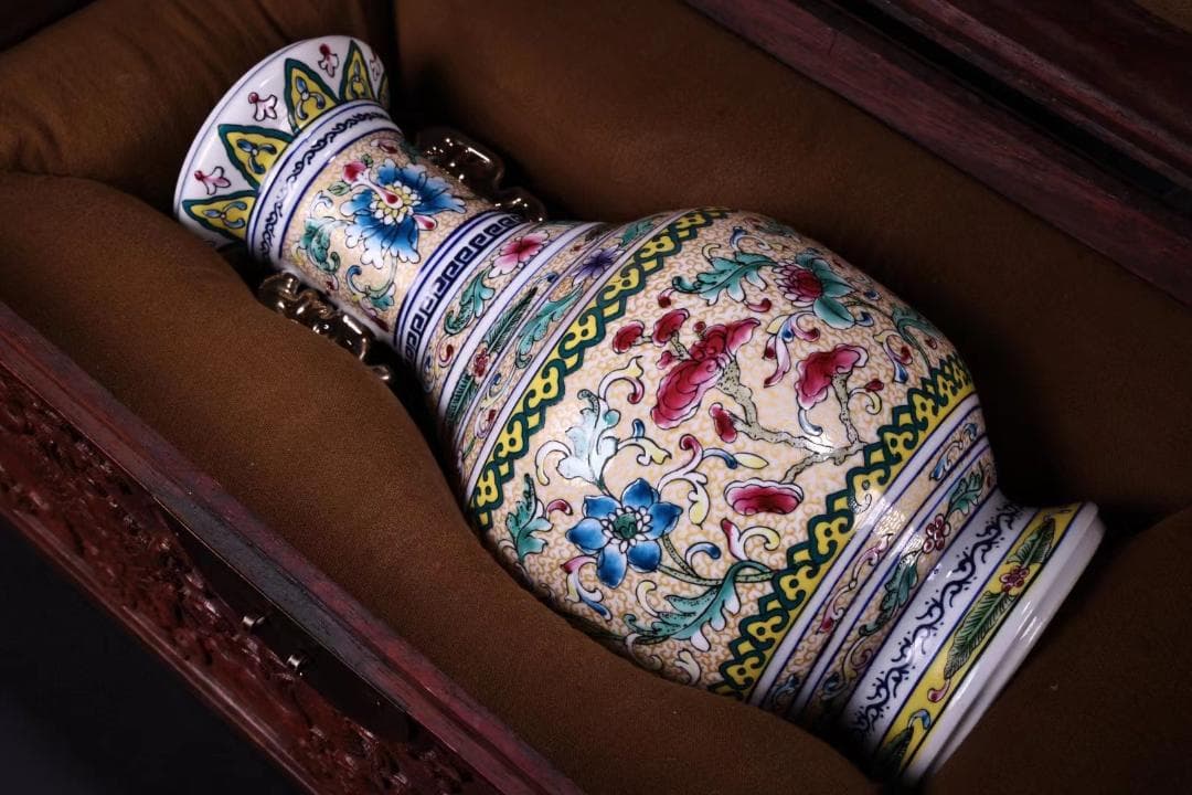 中国古美術・旧蔵珐琅彩陶磁器の花瓶・花鳥紋・置物・純手描き・文房具・茶道具・箱付