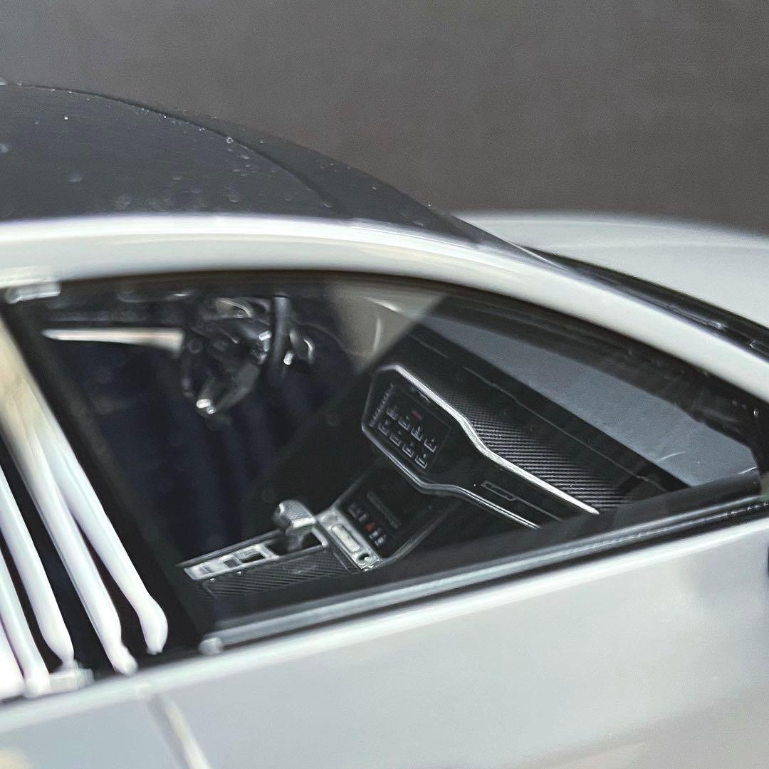 【ミニカー 美品】1/18 MOTORHELIXアウディ RS7 スポーツバック