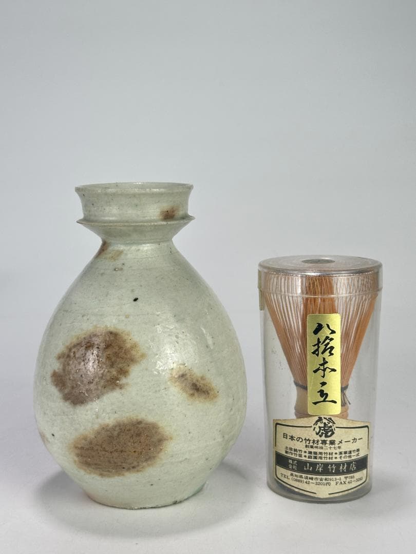 韓国美術　李朝時代　白磁　朝鮮王朝時代　後期の白磁瓶　徳利