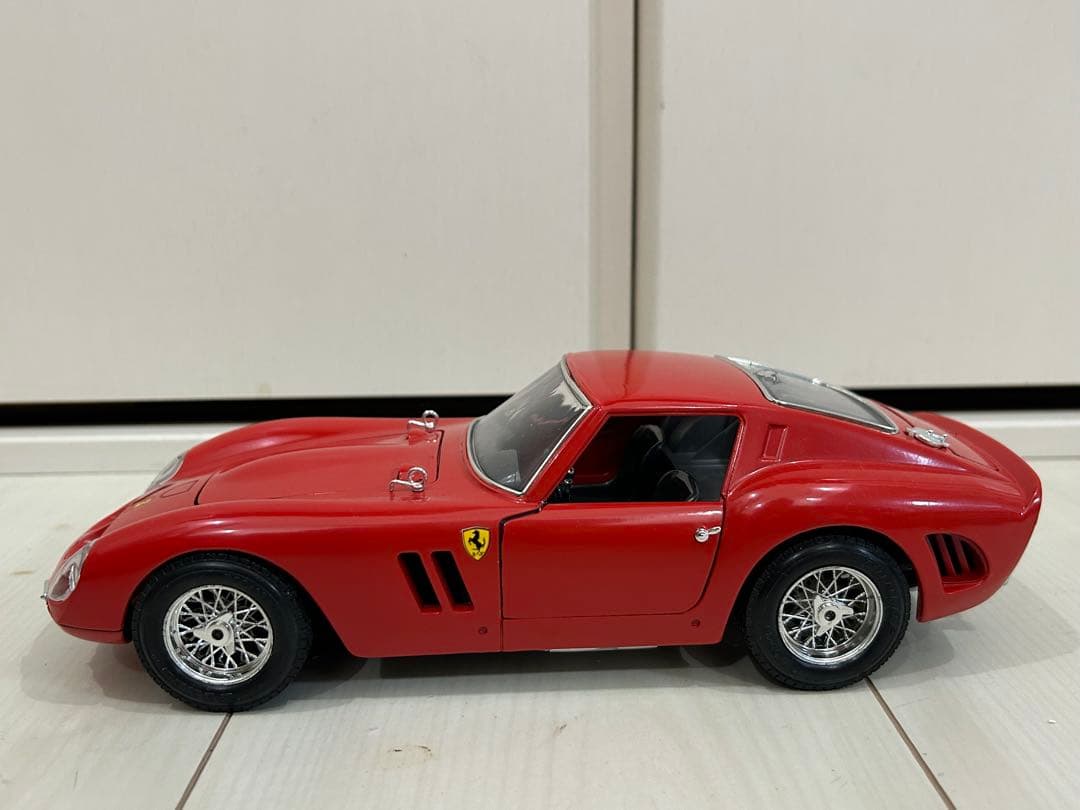 希少 1/18 フェラーリFerrari 250 GTO ミニカー レッド