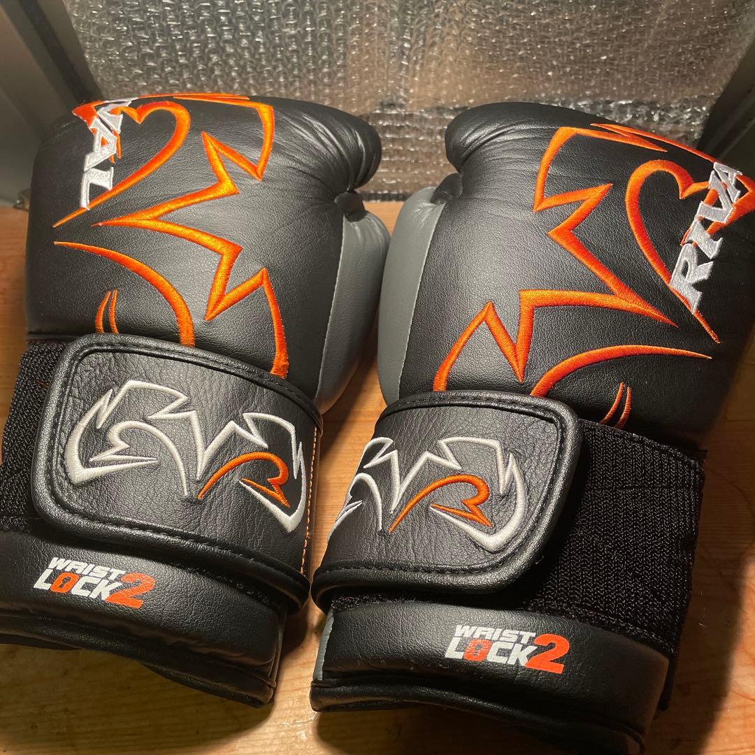 究極のグローブ　ライバル　RIVAL RB11 ボクシンググローブ