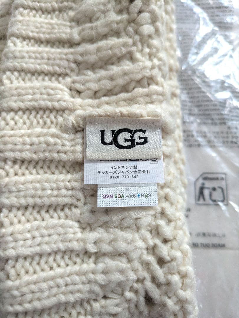 新品　アグ　UGG　ケーブルビーニーウィズポム　ニット帽　今季カラー　クリーム