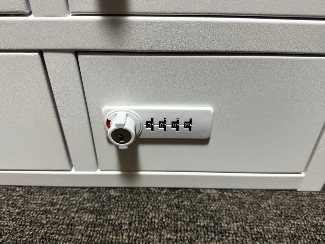 【新品】 エヌセーフ 貴重品ロッカー 金属製 ４人用 キャッシュ ボックス