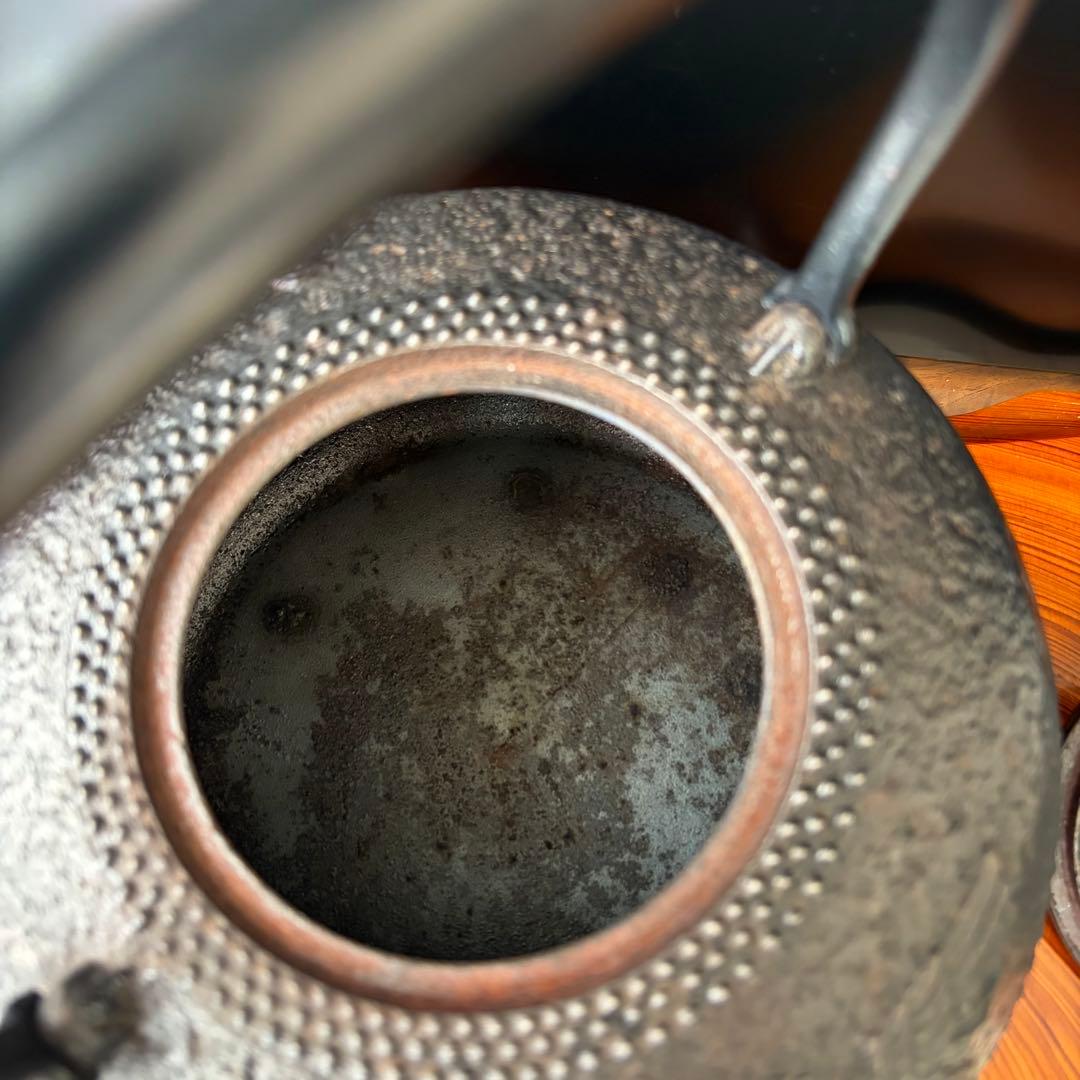 明治後期〜大正初期 鶴亀文鉄瓶 在銘小秀作 容量1.8L