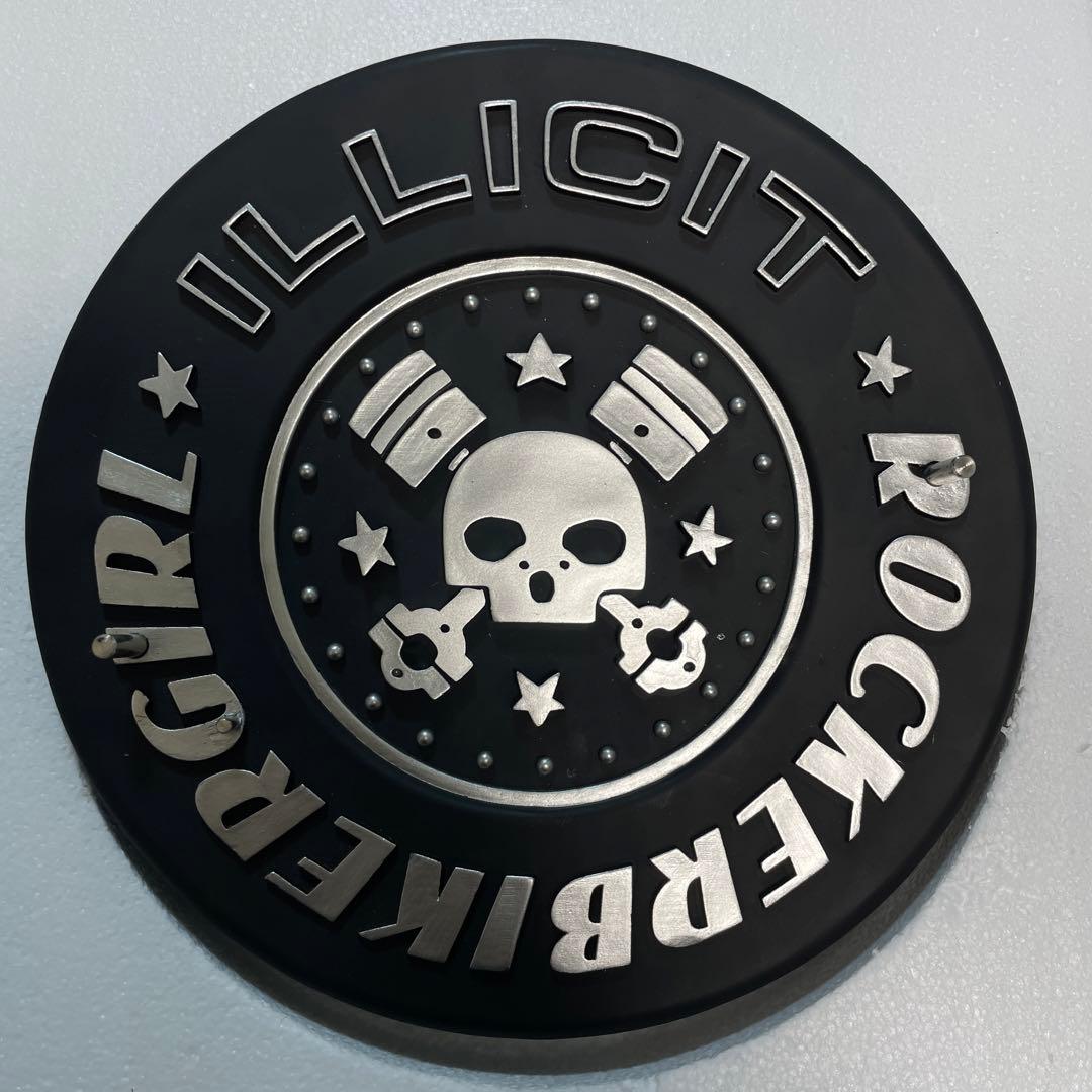 マーティンエモンド　ロッカーバイカーガールスタチュー