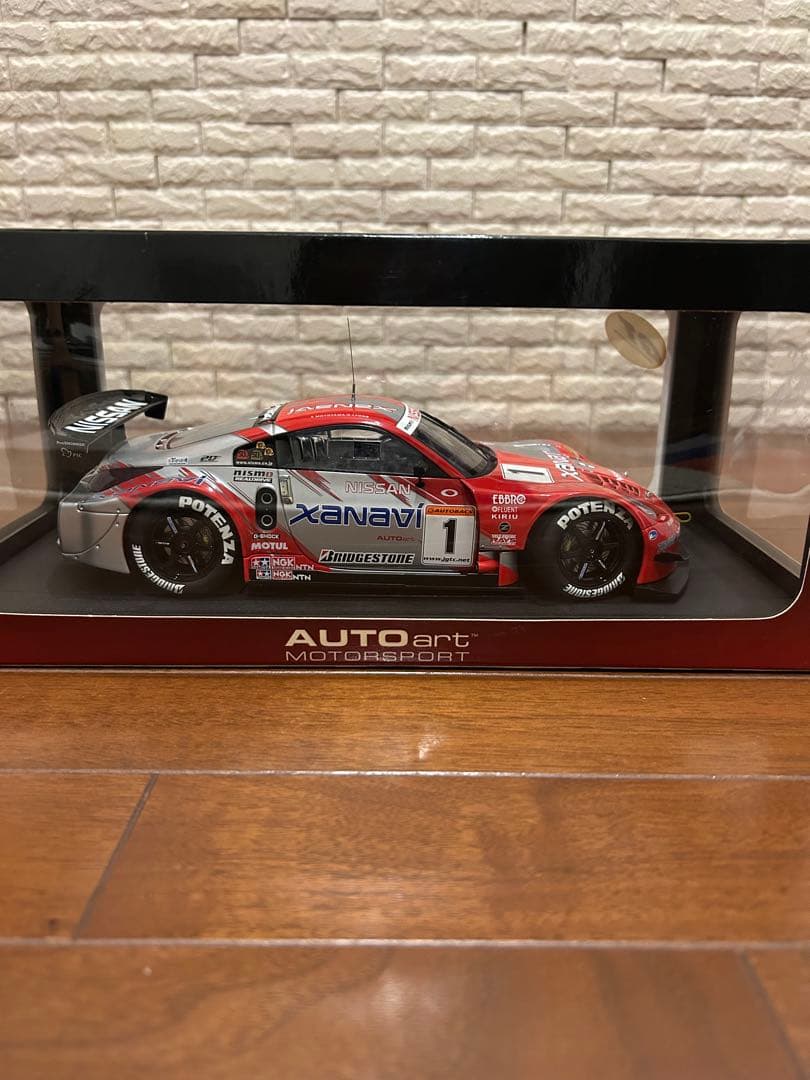 m*7様 AUTOart Nissan 350Z 1:18 スケール