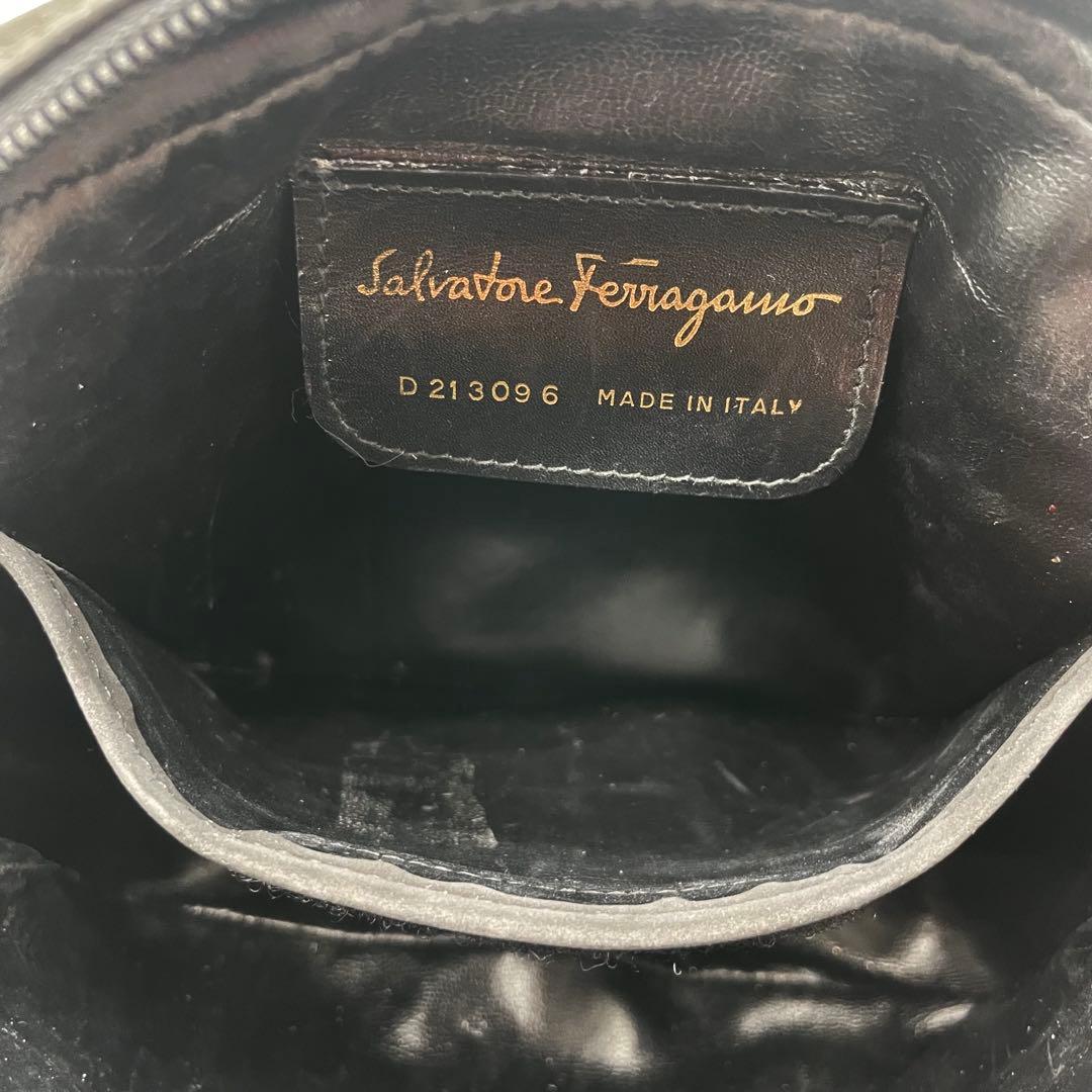 美品　サルバトーレフェラガモ　ヴァラリボン　ショルダーバッグ　ベロア　ブラック