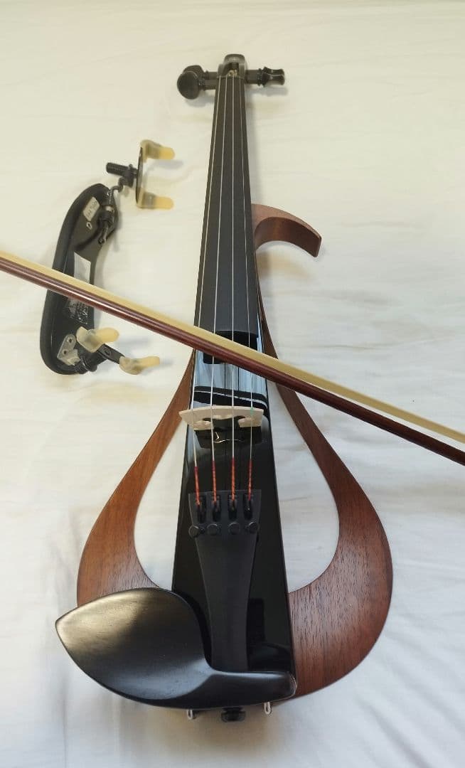 【超美品】YEV104 エレクトリックバイオリン 4弦ケース、弓と肩当てセット