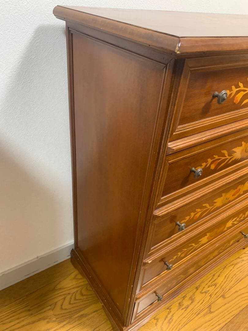 花柄装飾の木製5段チェスト