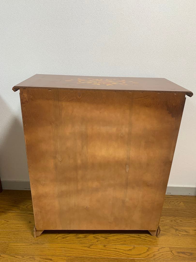 花柄装飾の木製5段チェスト