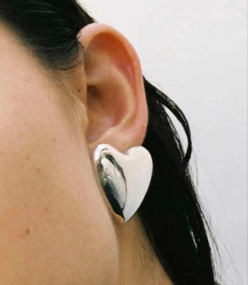 ANNIKA INEZアニカイネズ　ハートピアス ラージ　シルバーカラー神崎恵