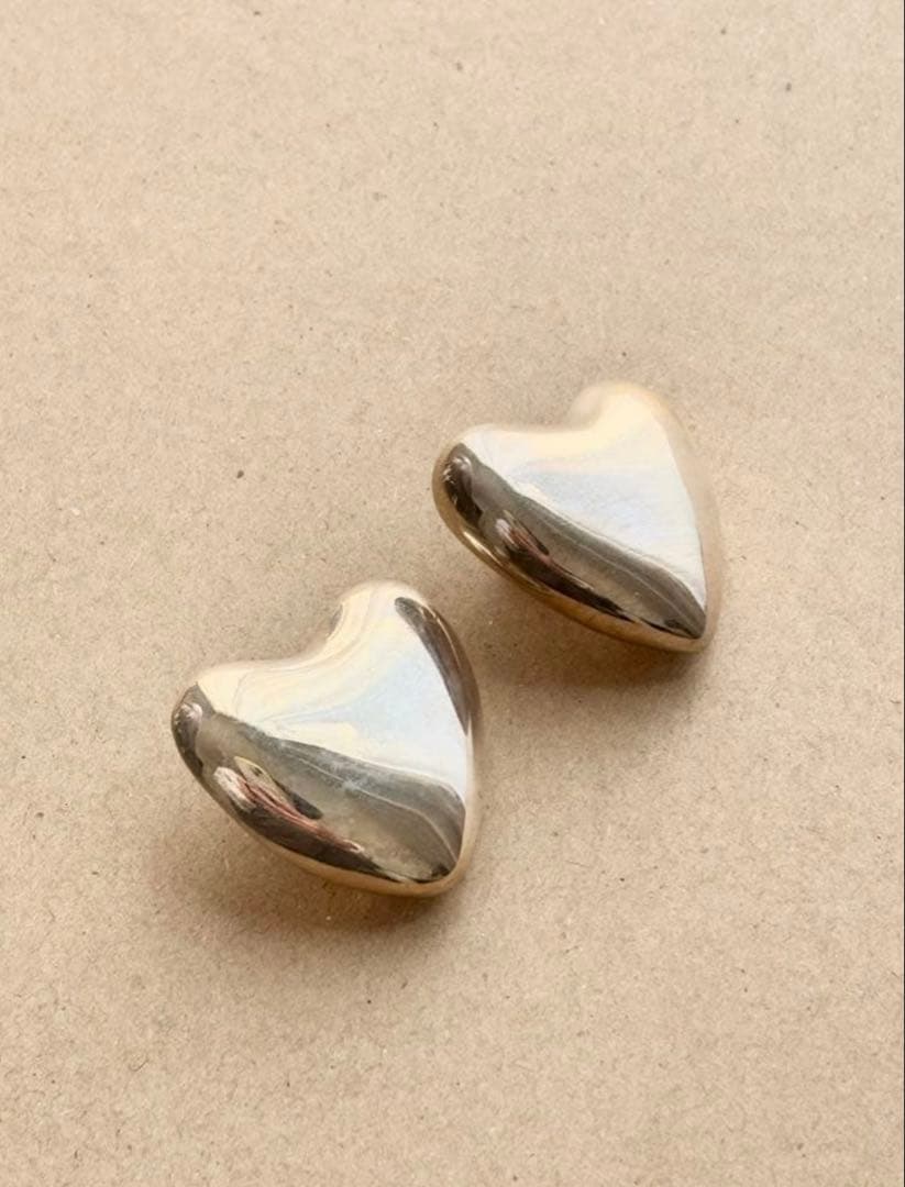 ANNIKA INEZアニカイネズ　ハートピアス ラージ　シルバーカラー神崎恵