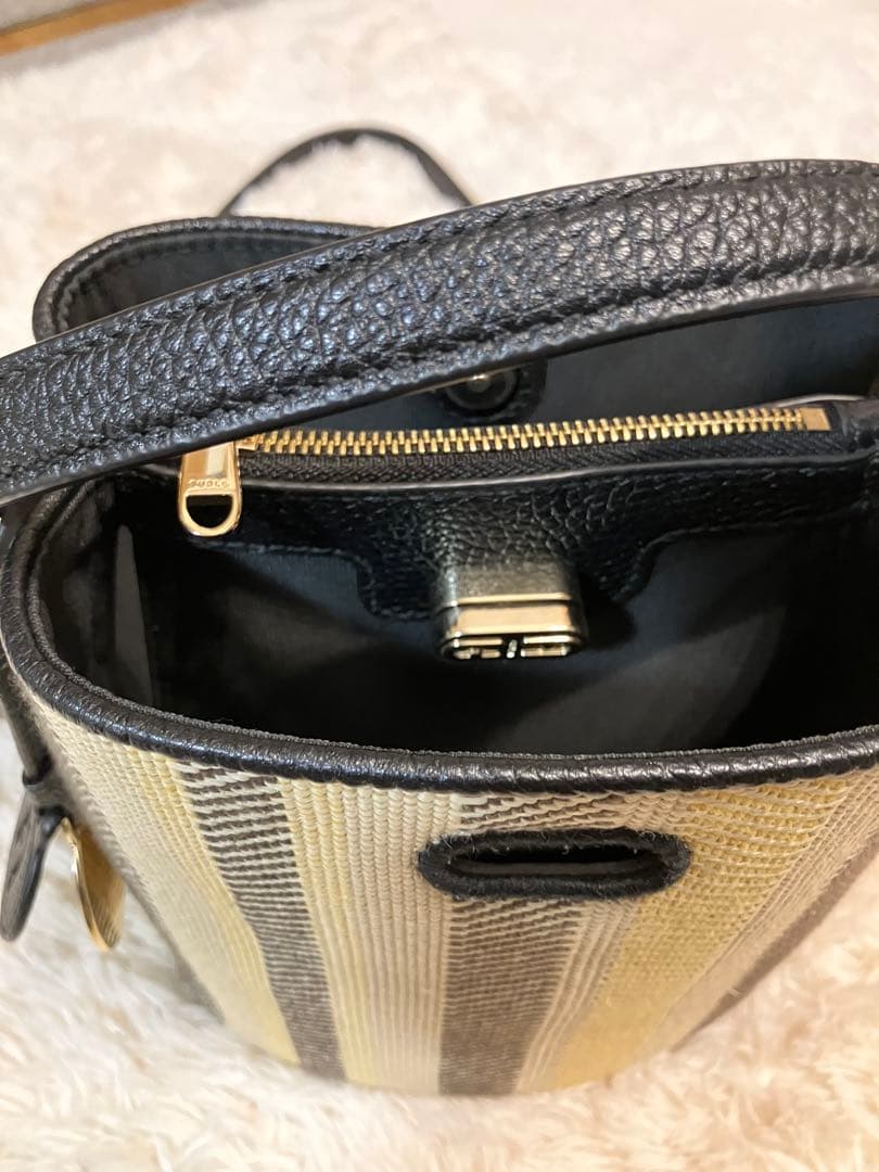 フルラ　ショルダーバッグ