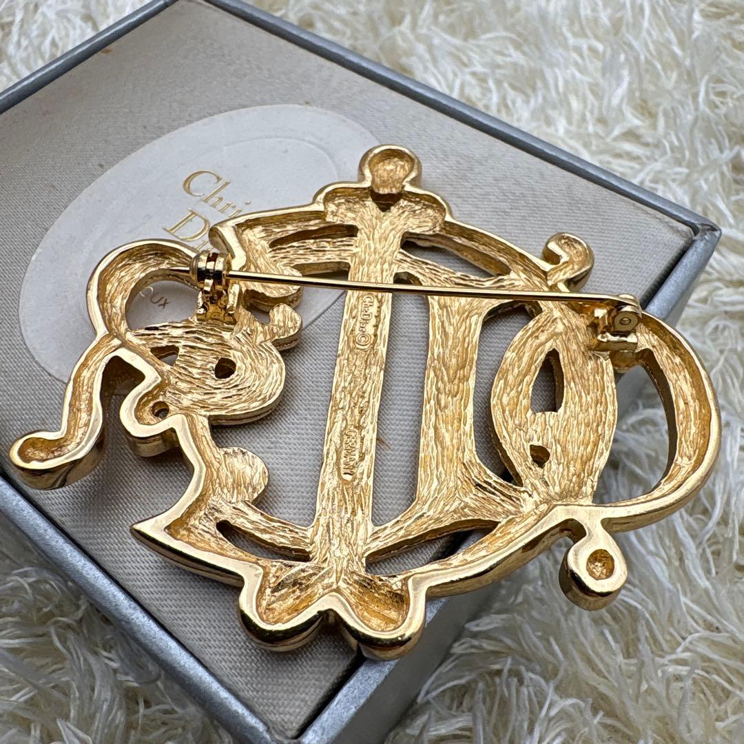 Christian Dior ゴールド　エンブレムロゴ　ブローチ
