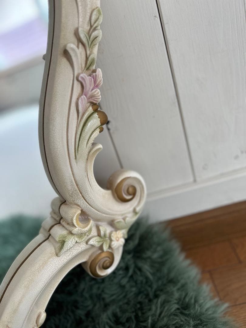 装飾的なオーバル型ミラー