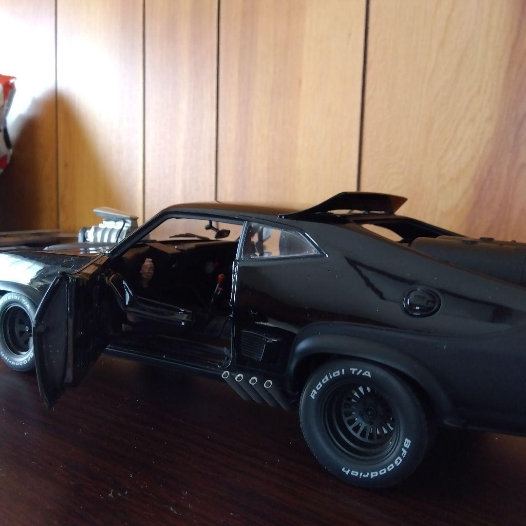 v*r様 訳アリ　オートアート 1/18マッドマックス2インターセプター