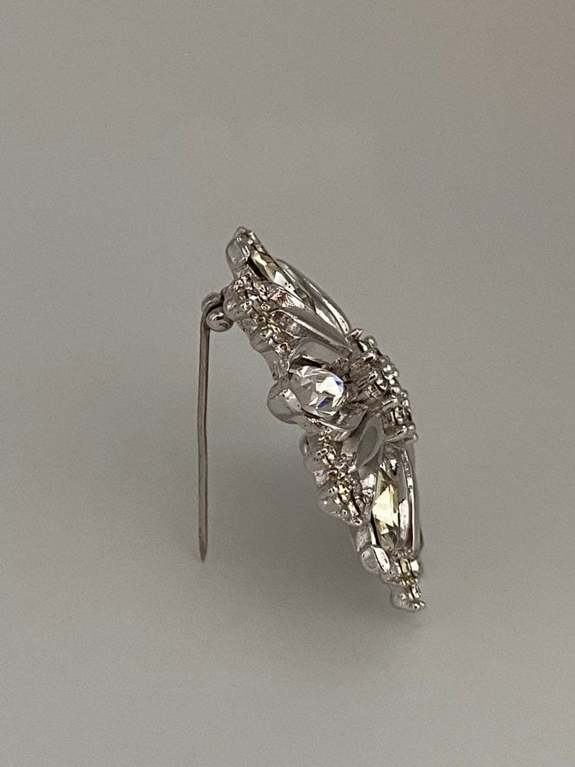 lotuscloud 2520⭐️TRIFARI トリファリヴィンテージブローチ