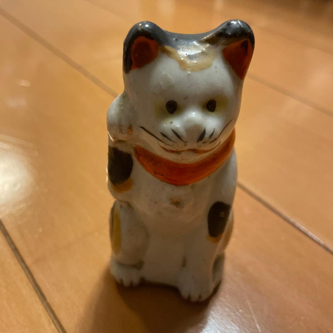 【文明館】招き猫 瀬戸人形 (約97g) 時代物 古玩 色絵 陶磁器