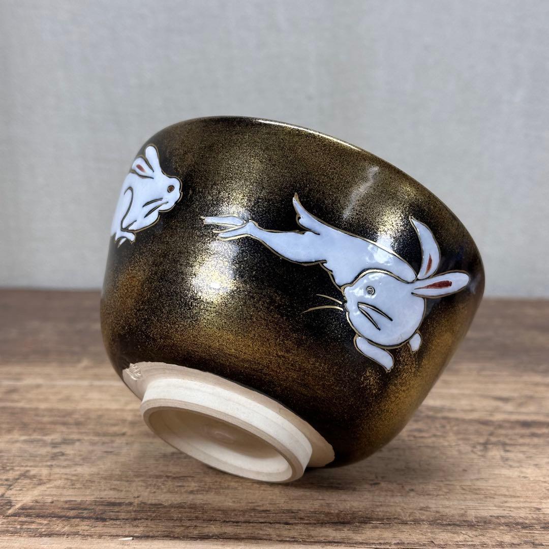 a769 送料込 色絵 内金地 兎 伊藤魁雲造 在銘 四方桟共箱 茶道具 抹茶碗