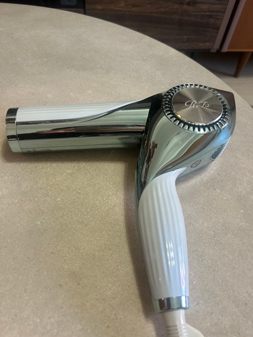 リファビューテック ドライヤー BX ホワイト　2024年製　美品✨