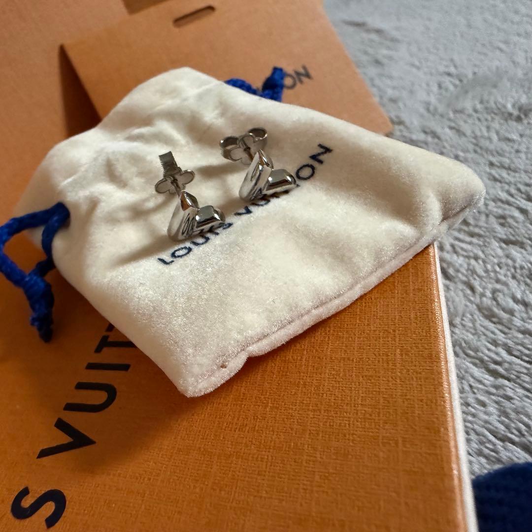 Louis Vuitton シルバー ピアス