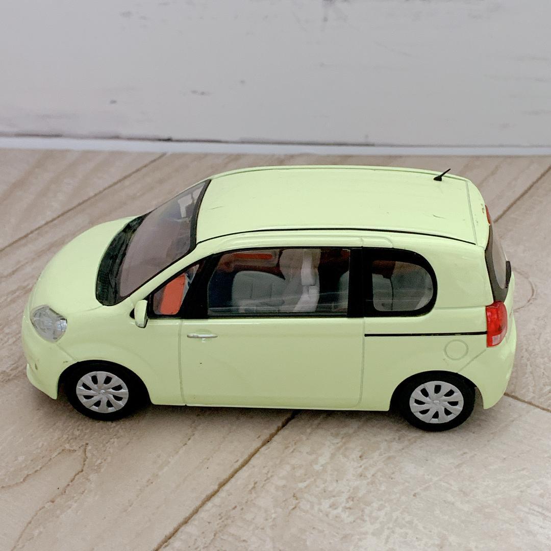 1/30　トヨタ　ポルテ　ミニカー　エアグリーンパールクリスタルシャイン