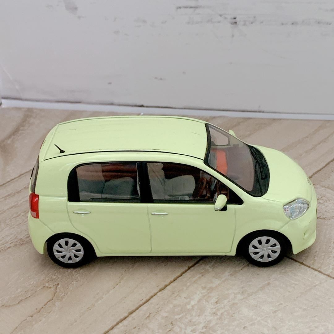 1/30　トヨタ　ポルテ　ミニカー　エアグリーンパールクリスタルシャイン