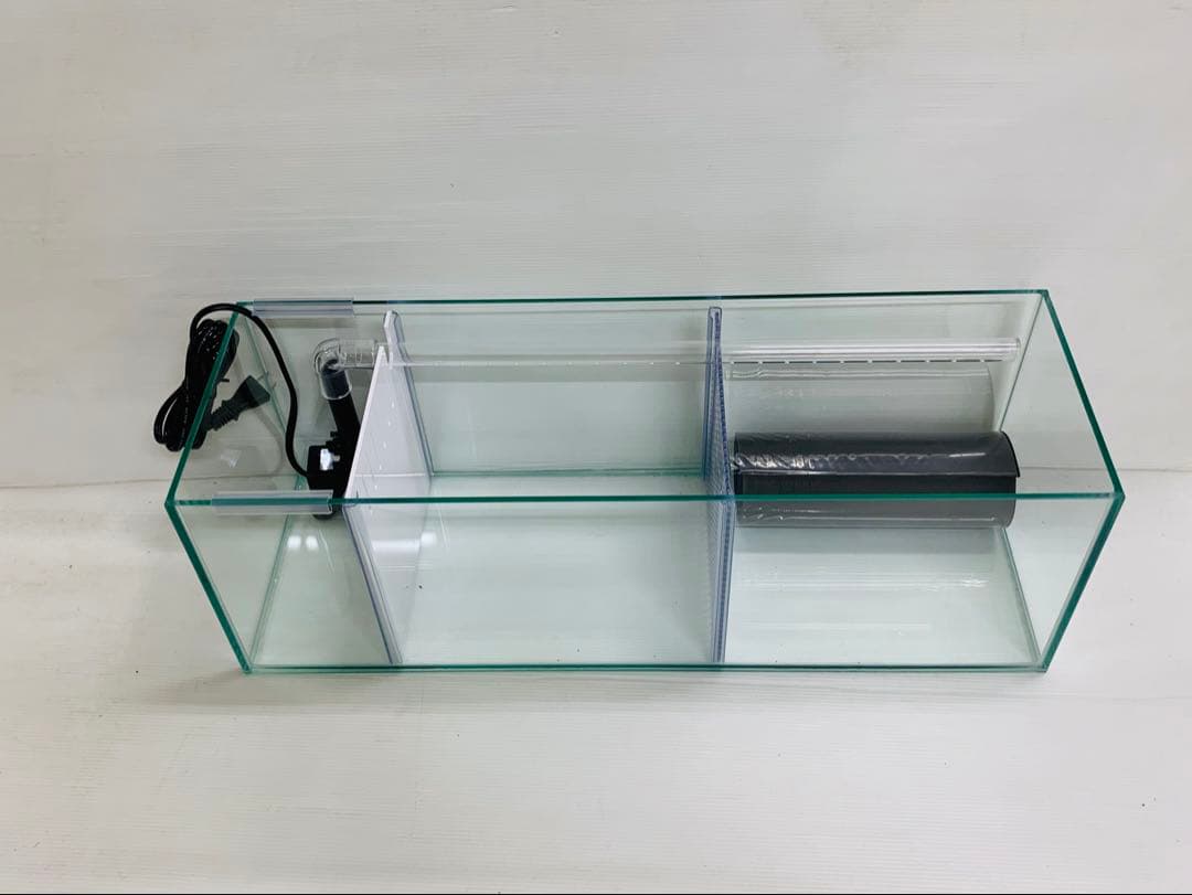 ラスト1台　オールガラス特注600×200×200　2室水槽　パンチング仕切り板