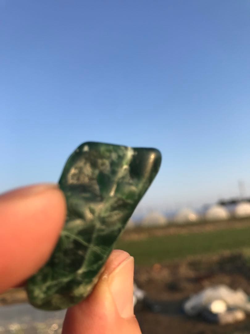 糸魚川翡翠　原石　ヒスイ