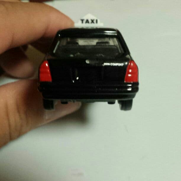 トミカトヨタCROWN  COMFORT