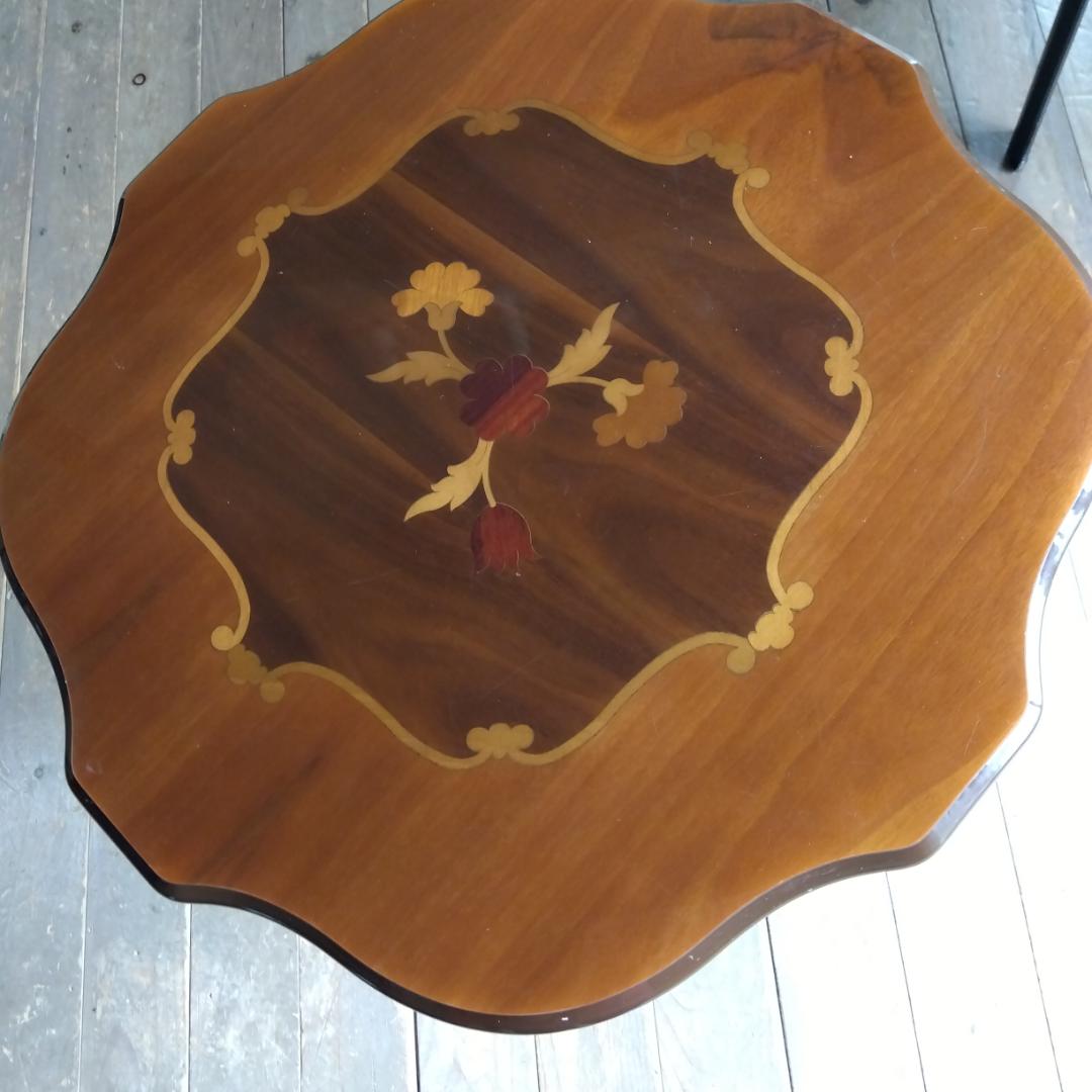 にんじん　イタリア製の象嵌コーヒーテーブル アンティーク