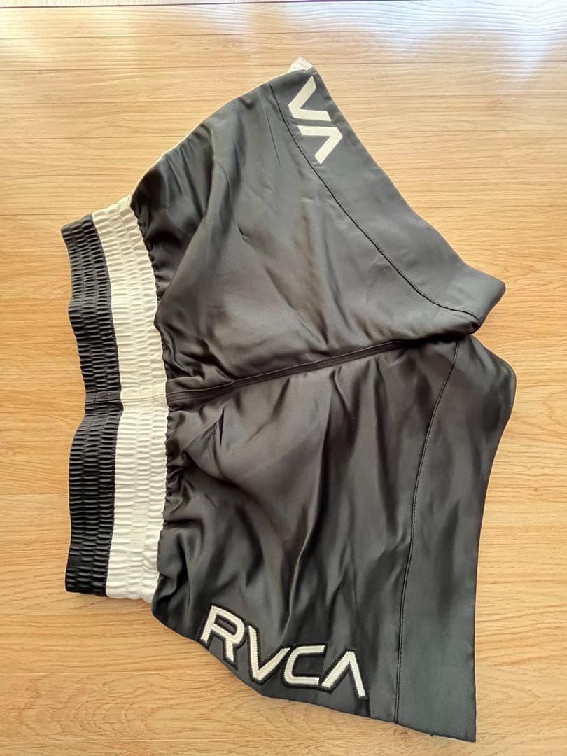 RVCA ショートパンツ 限定モデル　新品