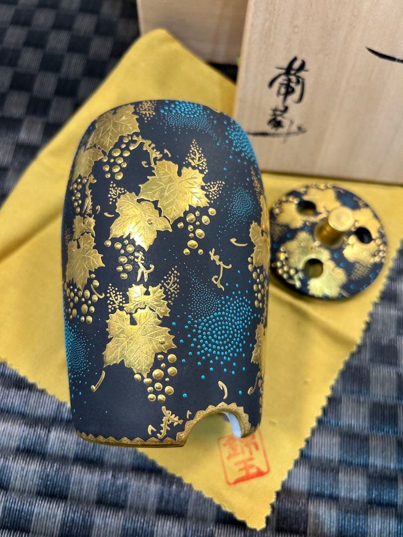 九谷焼　仲田錦玉作　盛金青粒葡萄柄の香炉